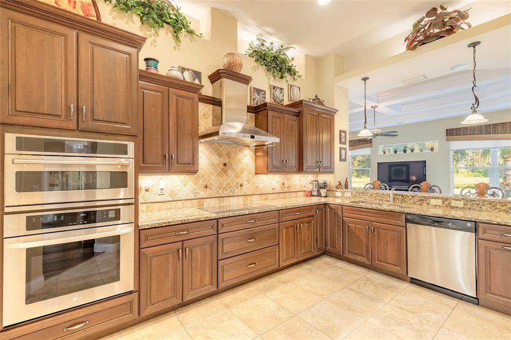 En Venta: $749,000 (3 camas, 3 baños, 2692 Pies cuadrados)