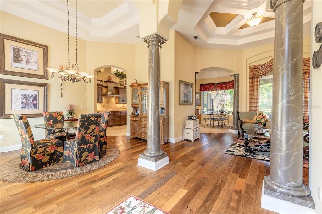 En Venta: $749,000 (3 camas, 3 baños, 2692 Pies cuadrados)