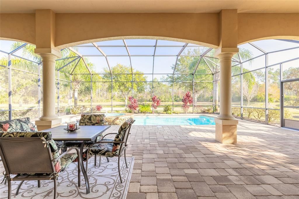 En Venta: $749,000 (3 camas, 3 baños, 2692 Pies cuadrados)