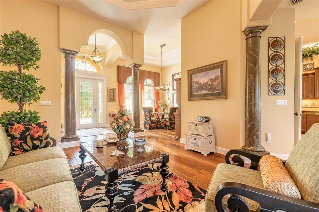 En Venta: $749,000 (3 camas, 3 baños, 2692 Pies cuadrados)