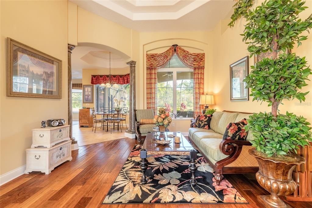 En Venta: $749,000 (3 camas, 3 baños, 2692 Pies cuadrados)