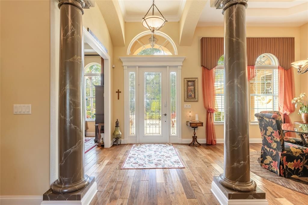 En Venta: $749,000 (3 camas, 3 baños, 2692 Pies cuadrados)