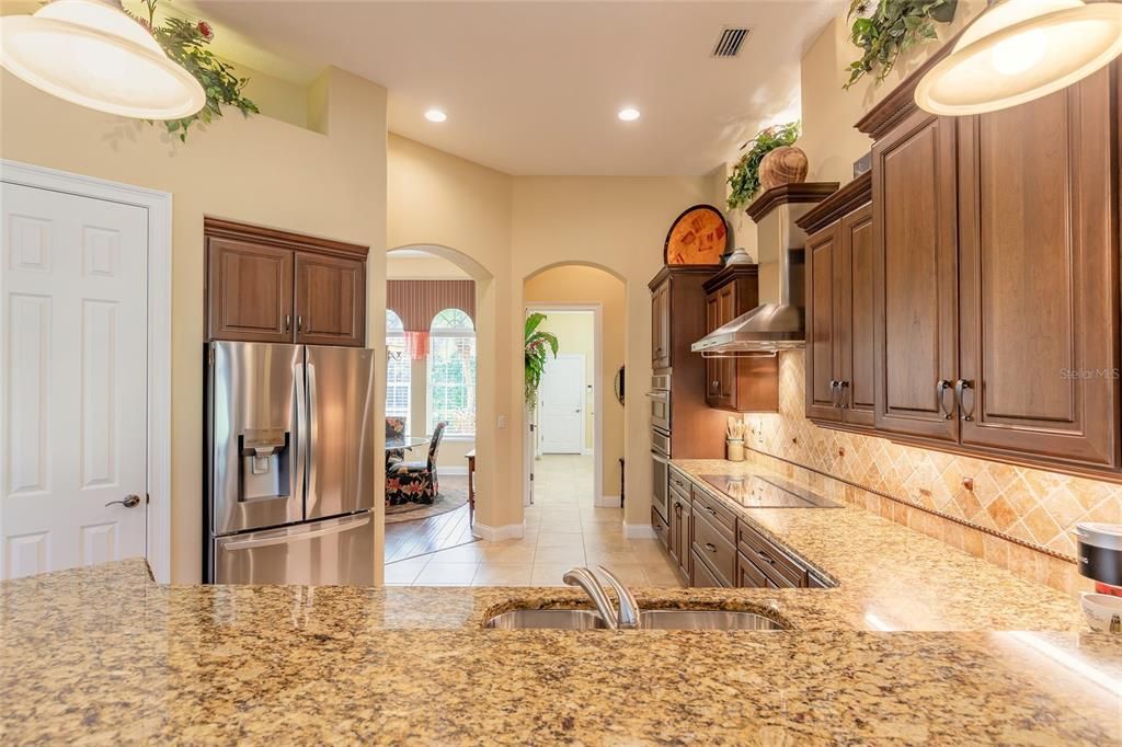 En Venta: $749,000 (3 camas, 3 baños, 2692 Pies cuadrados)