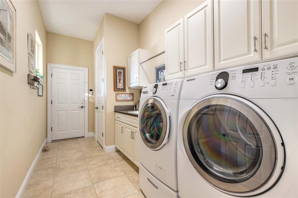 En Venta: $749,000 (3 camas, 3 baños, 2692 Pies cuadrados)