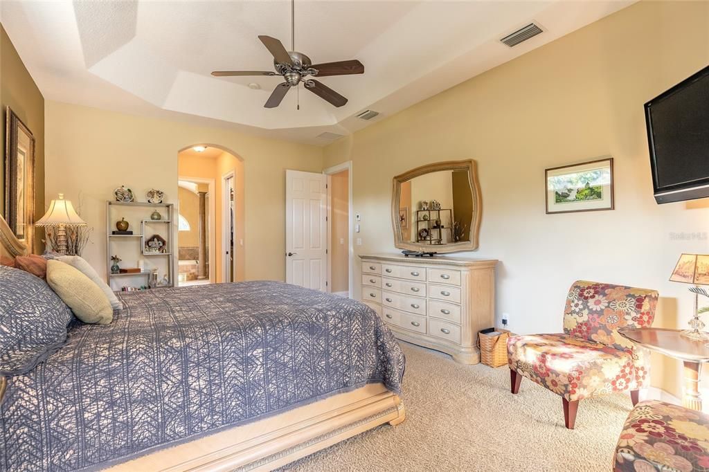 En Venta: $749,000 (3 camas, 3 baños, 2692 Pies cuadrados)