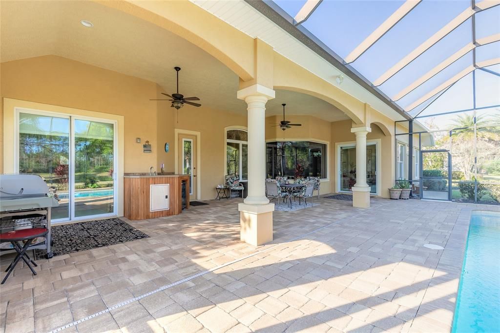 En Venta: $749,000 (3 camas, 3 baños, 2692 Pies cuadrados)