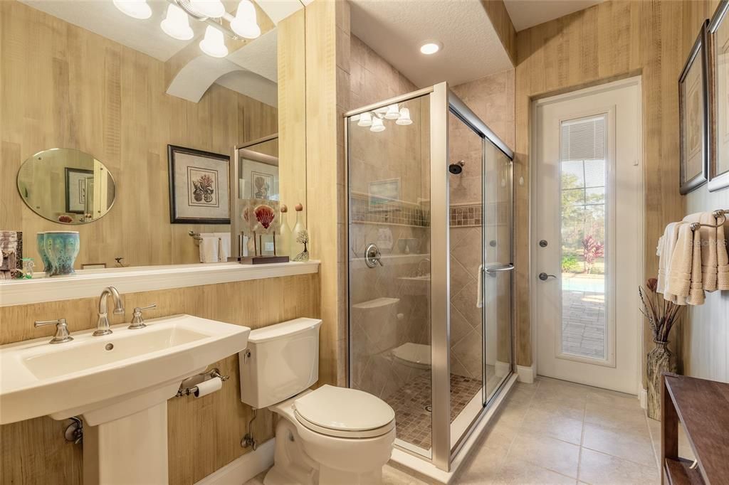 En Venta: $749,000 (3 camas, 3 baños, 2692 Pies cuadrados)