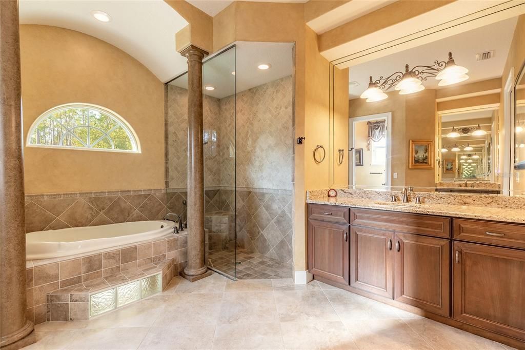 En Venta: $749,000 (3 camas, 3 baños, 2692 Pies cuadrados)