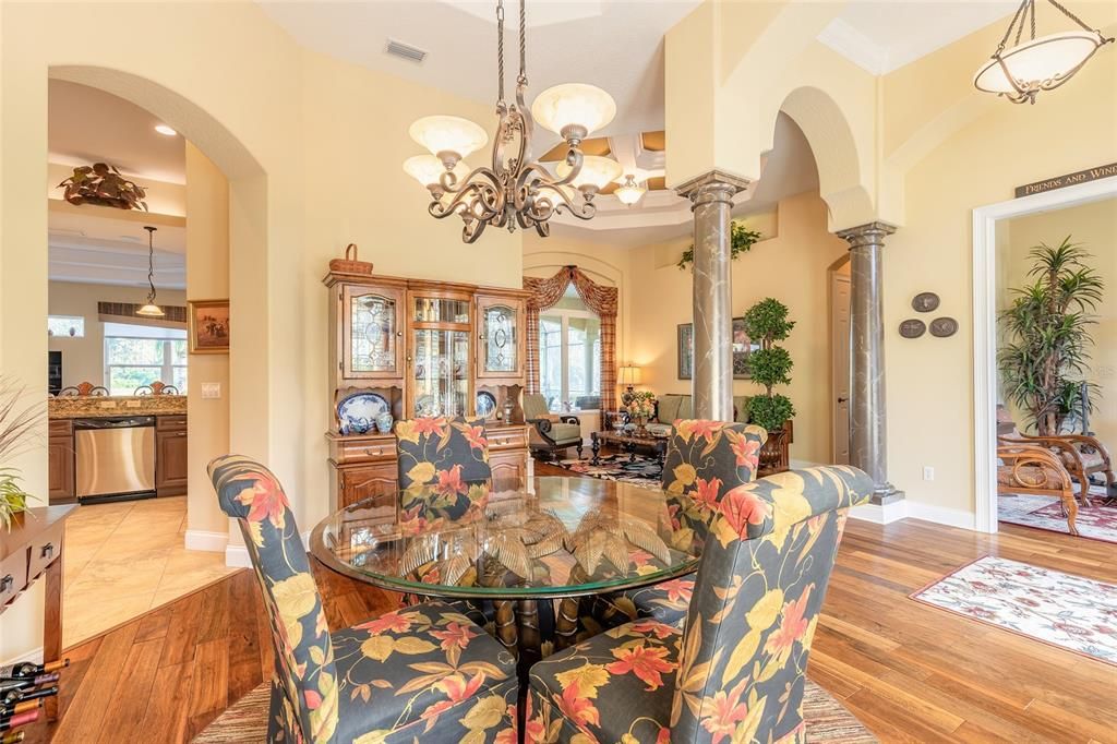 En Venta: $749,000 (3 camas, 3 baños, 2692 Pies cuadrados)