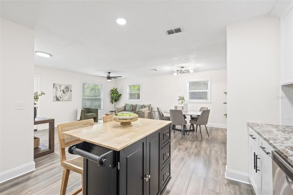 出租: $2,800 (4 贝兹, 2 浴室, 1731 平方英尺)