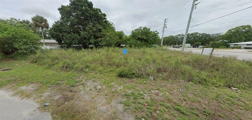 На продажу: $269,999 (0.27 acres)