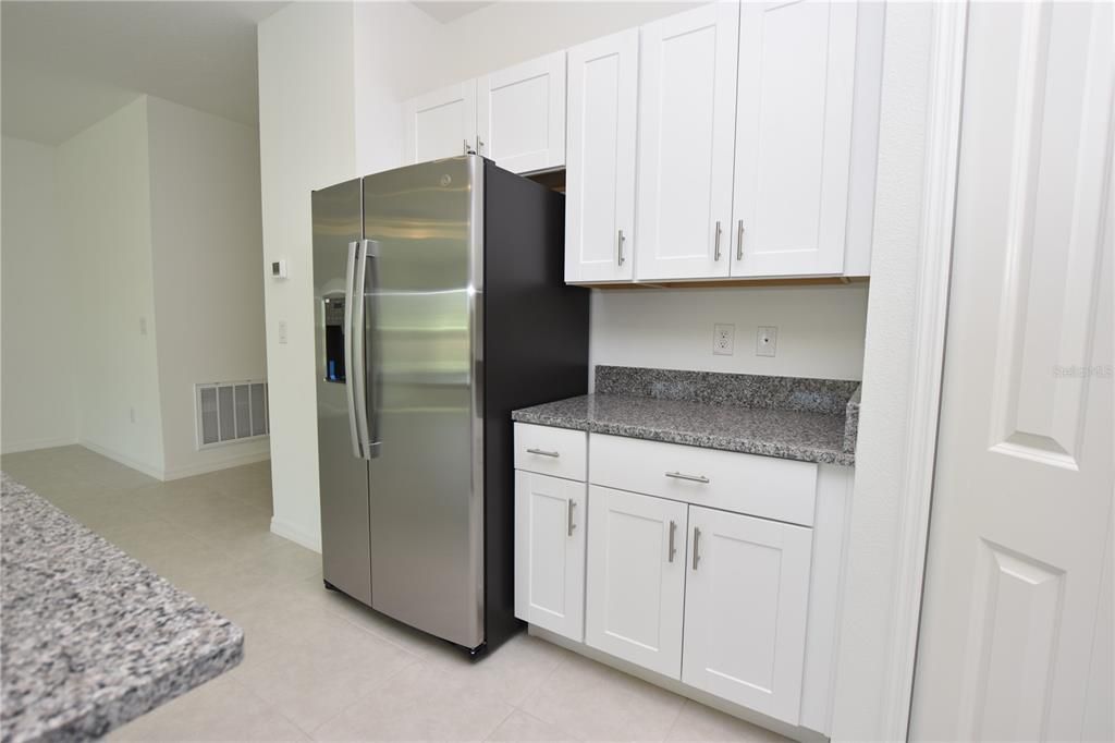 For Rent: $2,060 (4 beds, 2 baths, 1936 Square Feet)