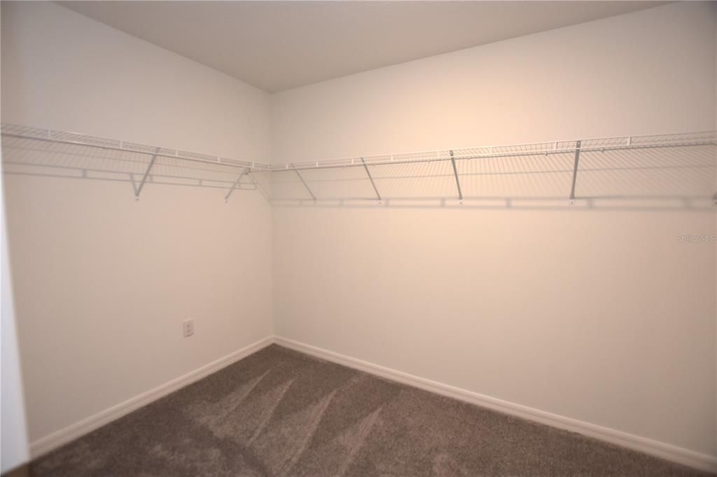 For Rent: $2,060 (4 beds, 2 baths, 1936 Square Feet)