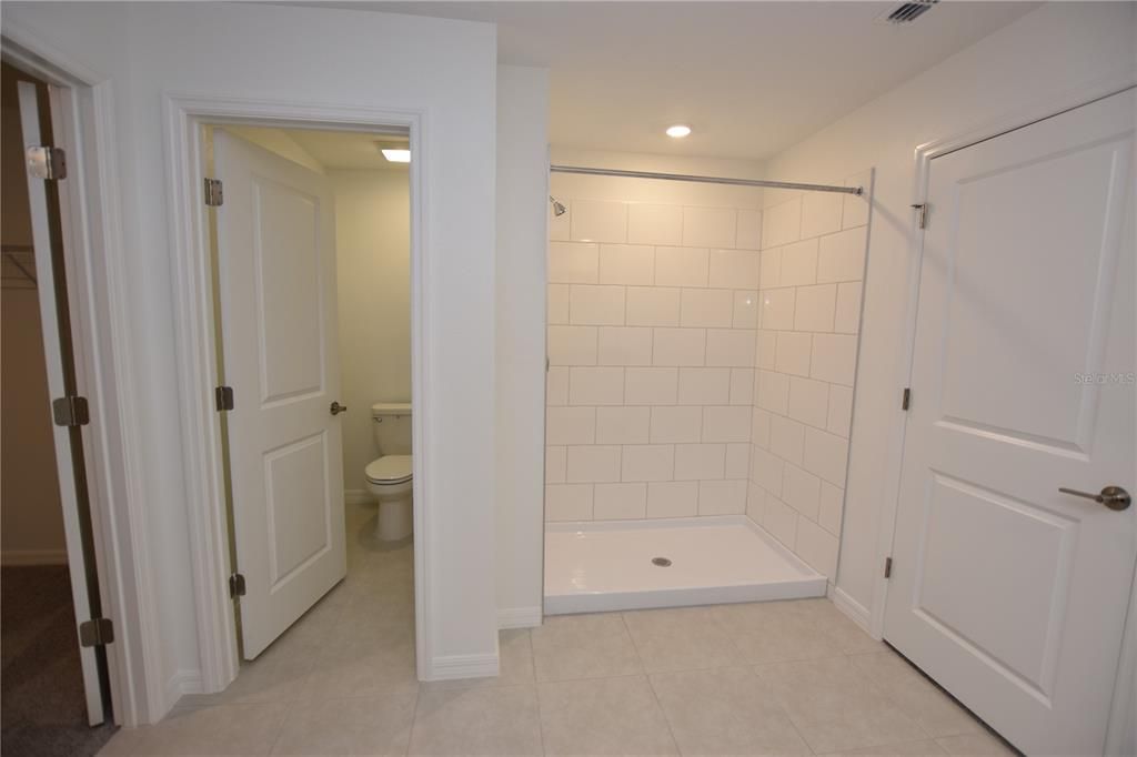 For Rent: $2,060 (4 beds, 2 baths, 1936 Square Feet)