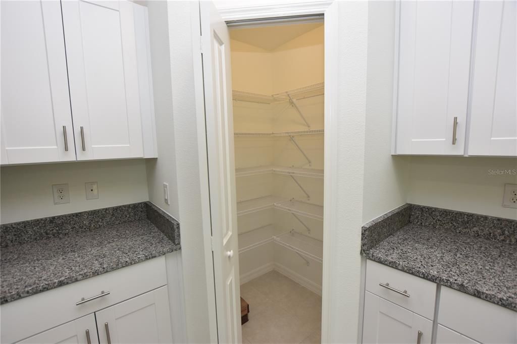 For Rent: $2,060 (4 beds, 2 baths, 1936 Square Feet)