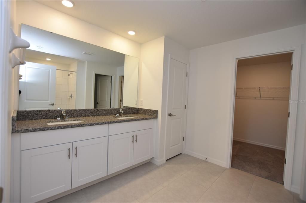 For Rent: $2,060 (4 beds, 2 baths, 1936 Square Feet)