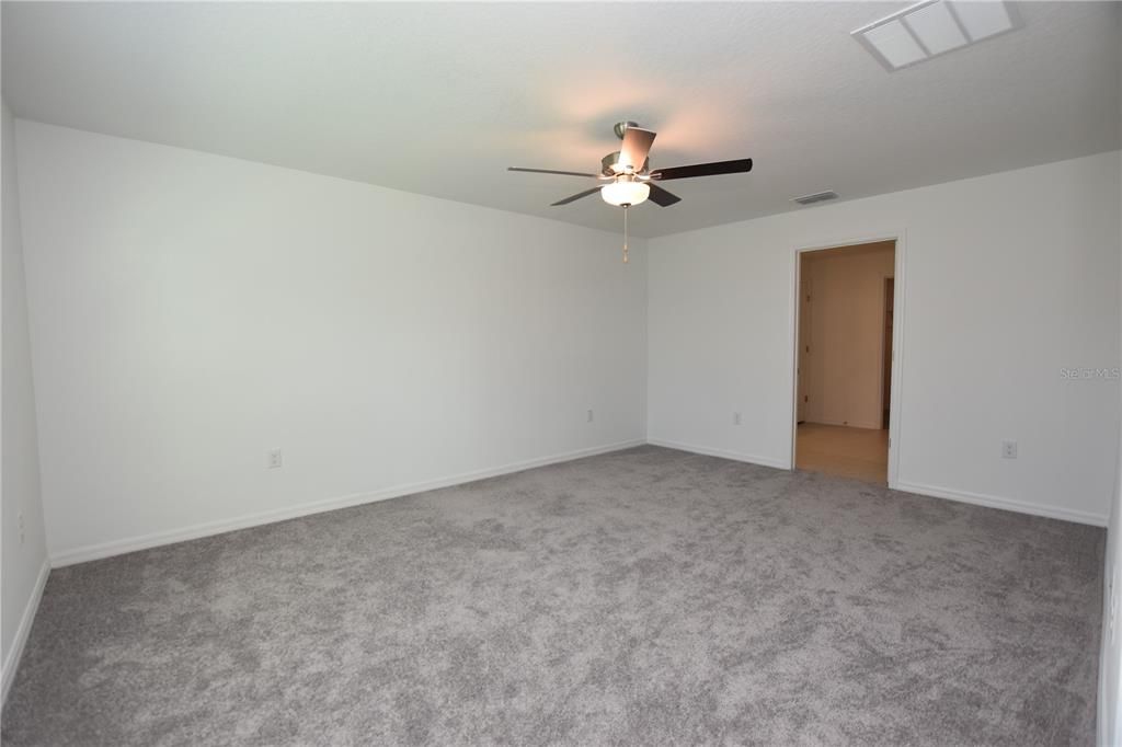 For Rent: $2,060 (4 beds, 2 baths, 1936 Square Feet)