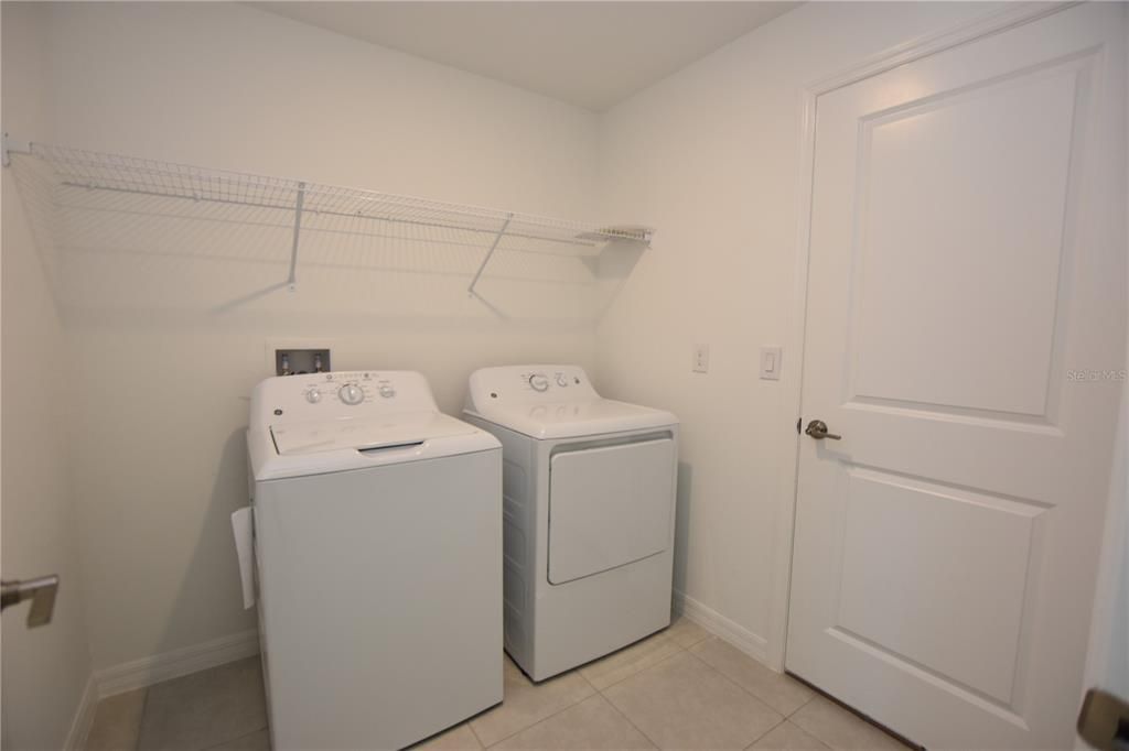 For Rent: $2,060 (4 beds, 2 baths, 1936 Square Feet)