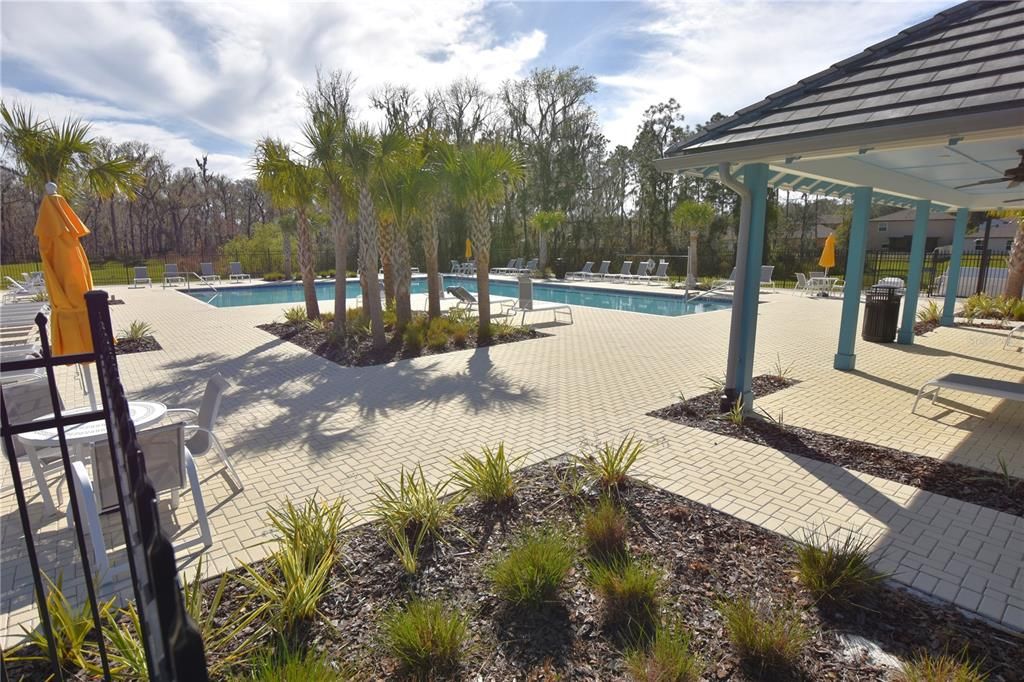 For Rent: $2,060 (4 beds, 2 baths, 1936 Square Feet)