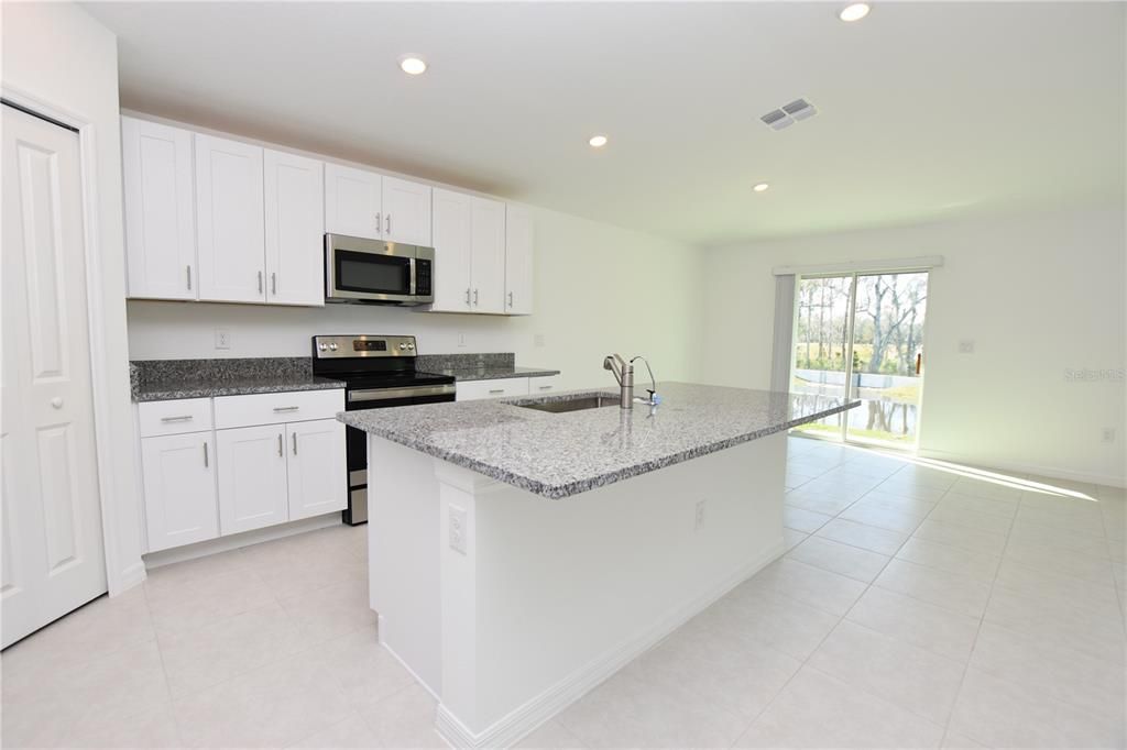 For Rent: $2,060 (4 beds, 2 baths, 1936 Square Feet)