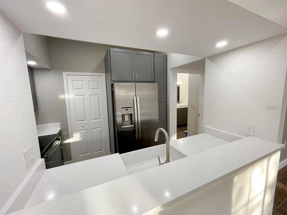 For Rent: $1,600 (1 beds, 1 baths, 724 Square Feet)