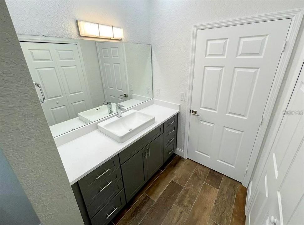 For Rent: $1,600 (1 beds, 1 baths, 724 Square Feet)