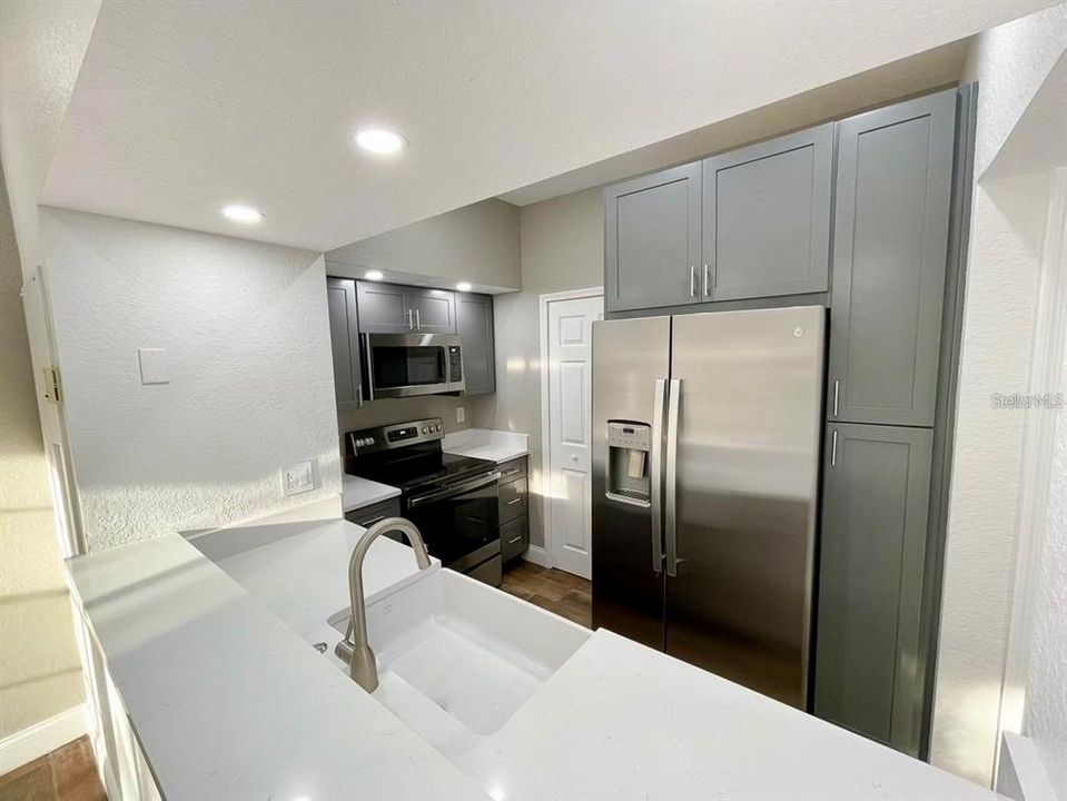 For Rent: $1,600 (1 beds, 1 baths, 724 Square Feet)