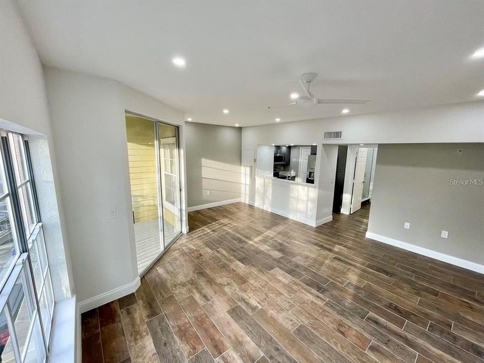 For Rent: $1,600 (1 beds, 1 baths, 724 Square Feet)