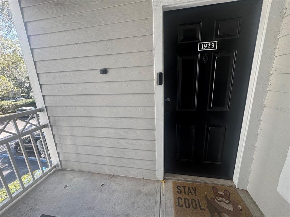 For Rent: $1,600 (1 beds, 1 baths, 724 Square Feet)