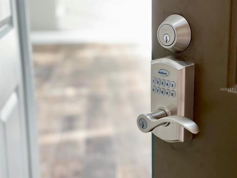 For Rent: $1,600 (1 beds, 1 baths, 724 Square Feet)