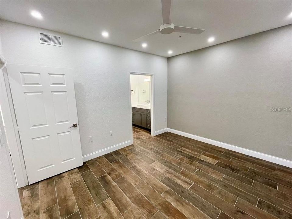 For Rent: $1,600 (1 beds, 1 baths, 724 Square Feet)