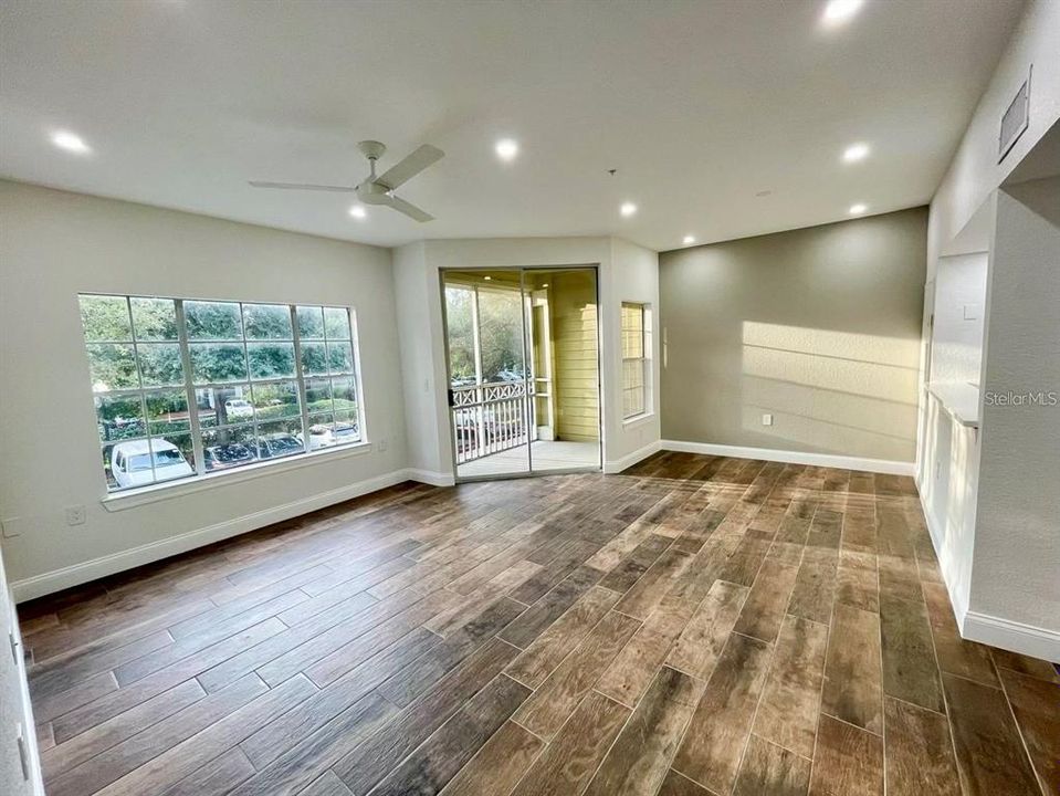 For Rent: $1,600 (1 beds, 1 baths, 724 Square Feet)