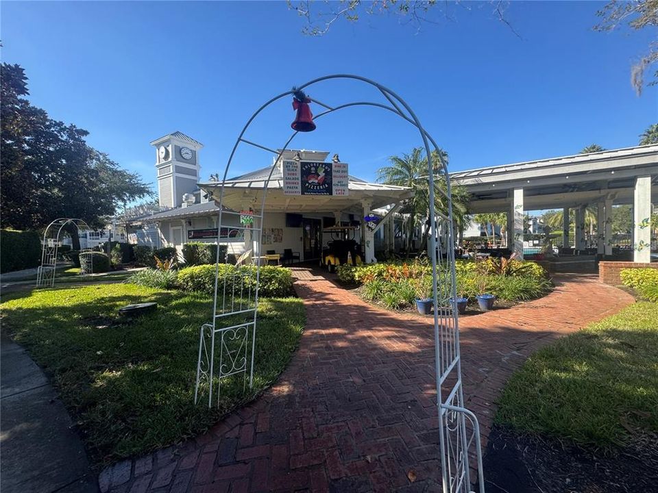 For Rent: $1,600 (1 beds, 1 baths, 724 Square Feet)