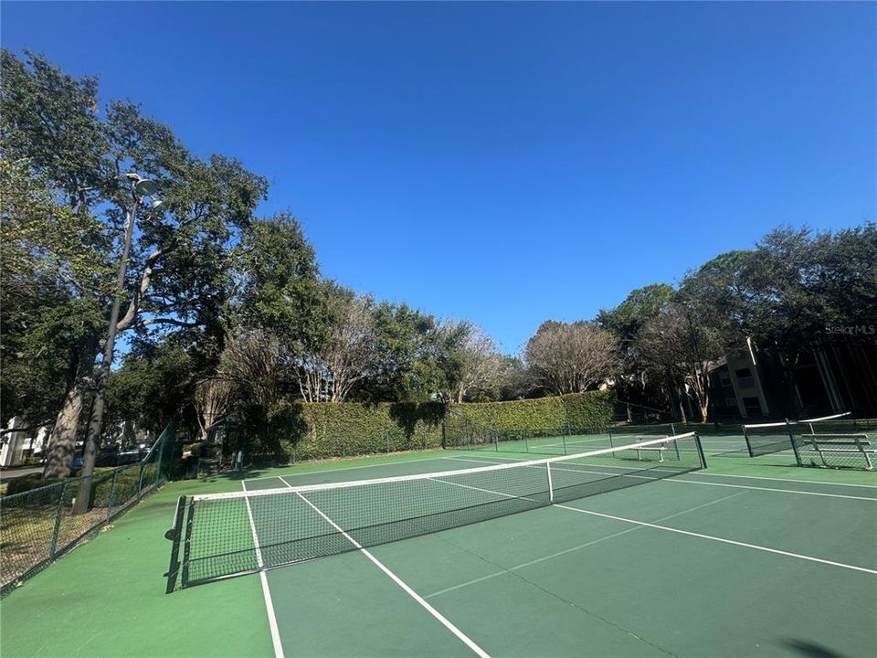 For Rent: $1,600 (1 beds, 1 baths, 724 Square Feet)