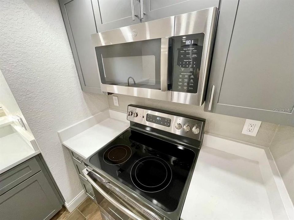 For Rent: $1,600 (1 beds, 1 baths, 724 Square Feet)