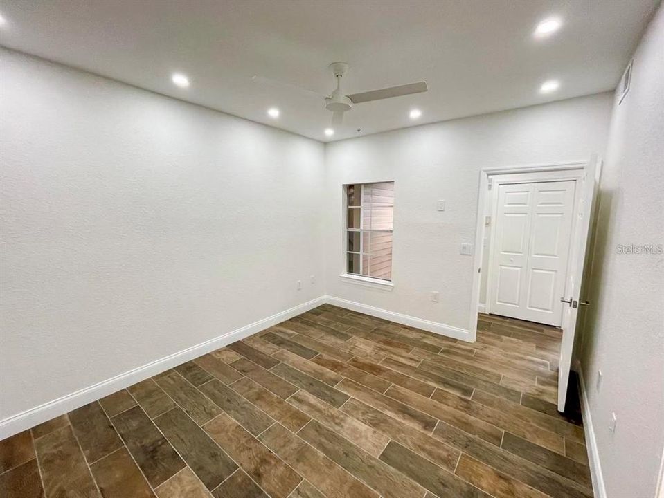 For Rent: $1,600 (1 beds, 1 baths, 724 Square Feet)