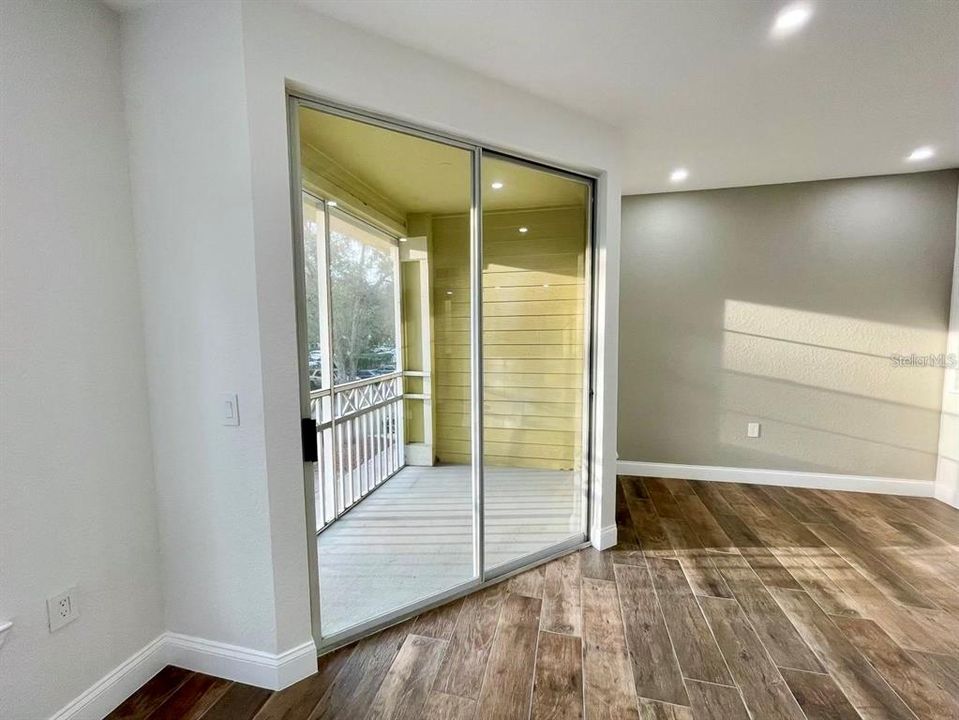 For Rent: $1,600 (1 beds, 1 baths, 724 Square Feet)