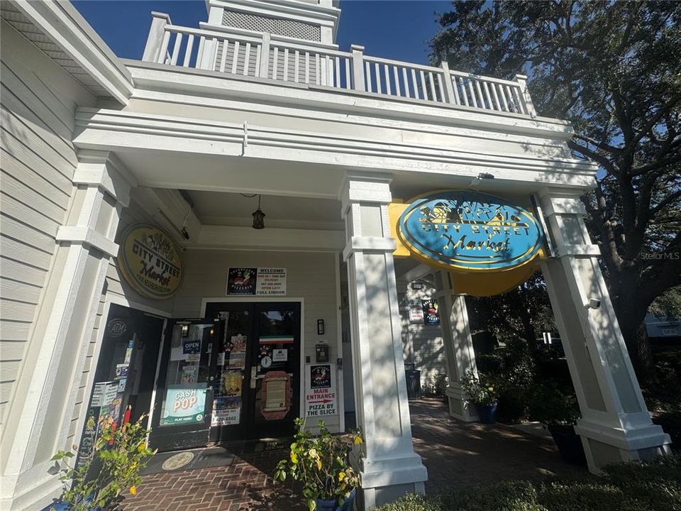 For Rent: $1,600 (1 beds, 1 baths, 724 Square Feet)