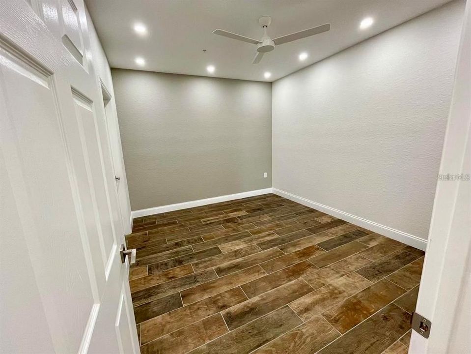 For Rent: $1,600 (1 beds, 1 baths, 724 Square Feet)