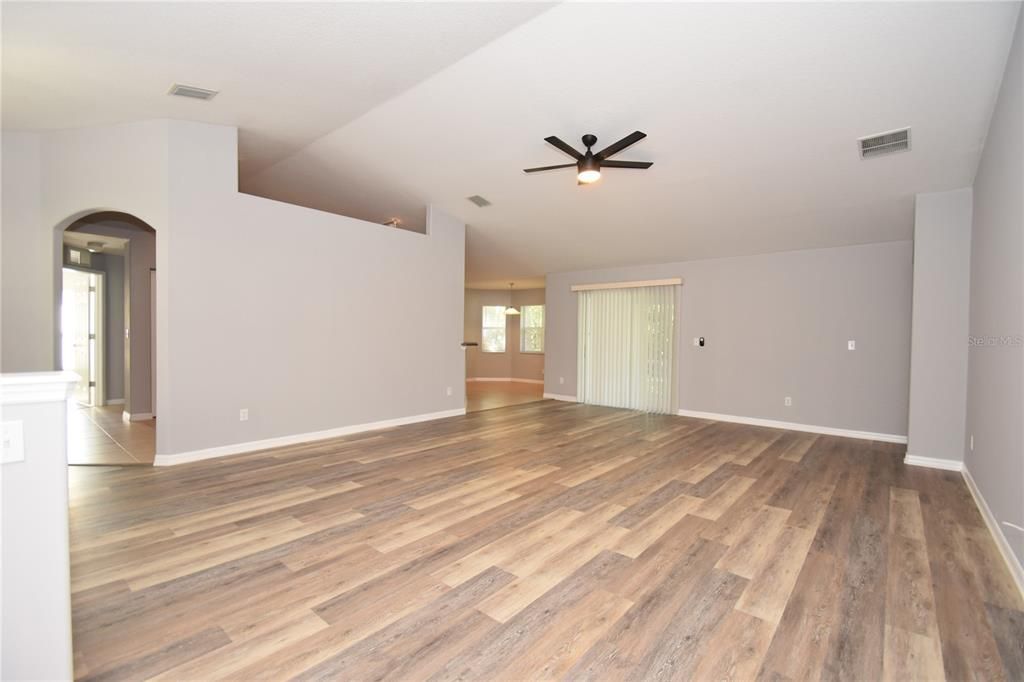 В аренду: $2,500 (4 спален, 3 ванн, 2529 Квадратных фут)