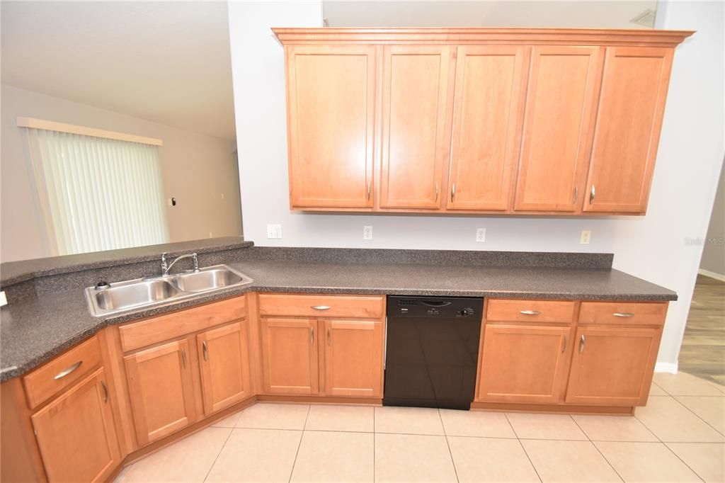 В аренду: $2,500 (4 спален, 3 ванн, 2529 Квадратных фут)