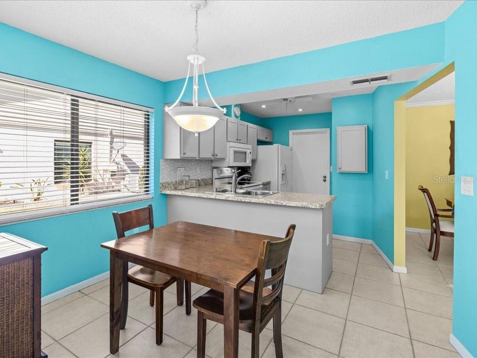 待售: $279,000 (2 贝兹, 2 浴室, 1392 平方英尺)