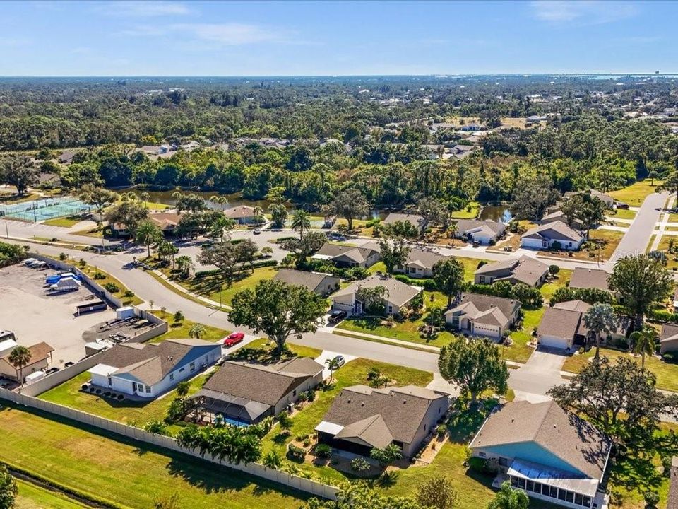 待售: $279,000 (2 贝兹, 2 浴室, 1392 平方英尺)