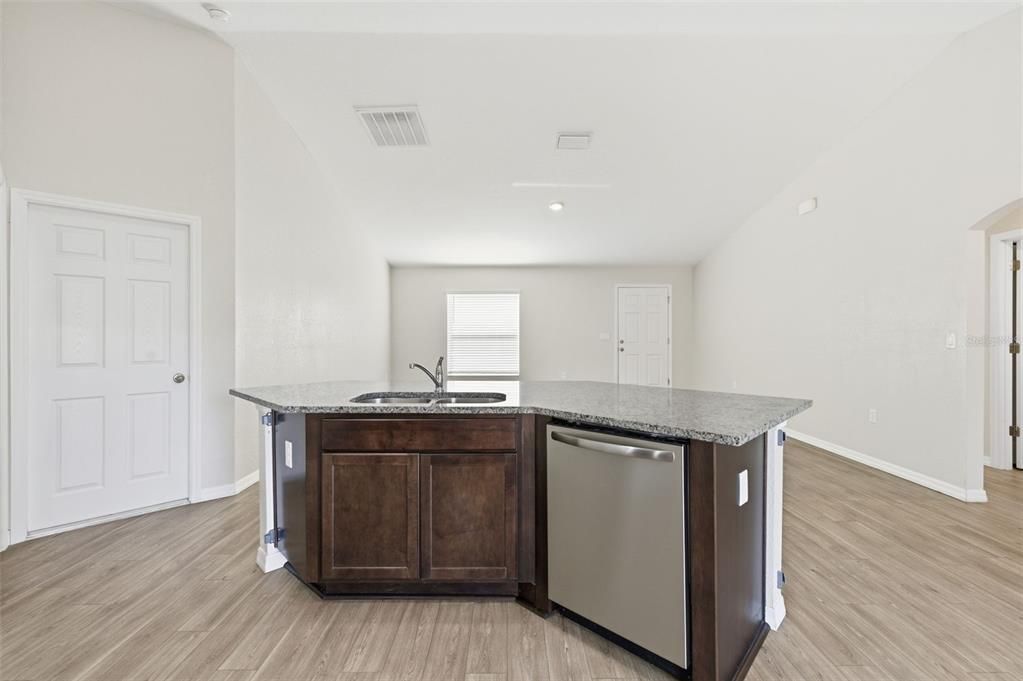 For Sale: $245,678 (3 beds, 2 baths, 1322 Square Feet)