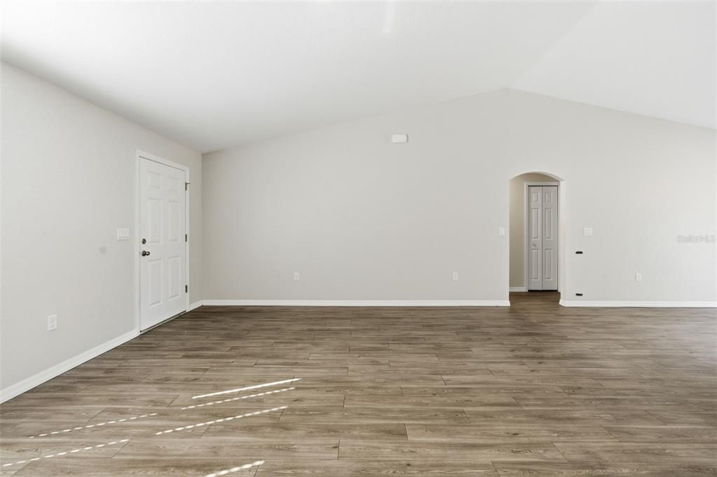 For Sale: $245,678 (3 beds, 2 baths, 1322 Square Feet)