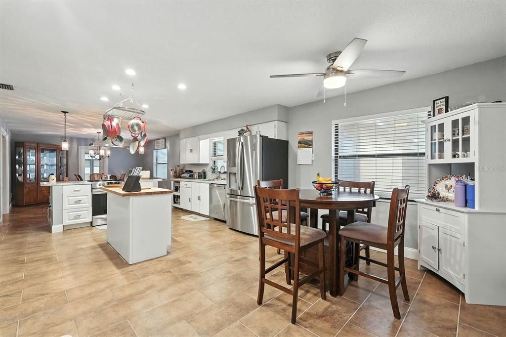 На продажу: $739,000 (4 спален, 3 ванн, 2284 Квадратных фут)