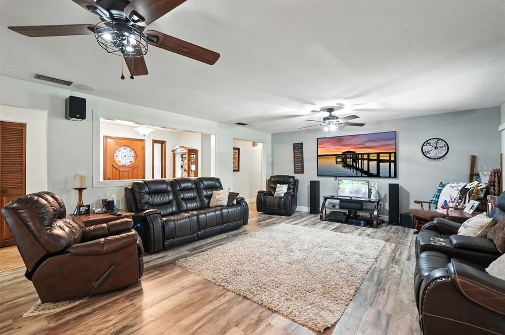 На продажу: $739,000 (4 спален, 3 ванн, 2284 Квадратных фут)