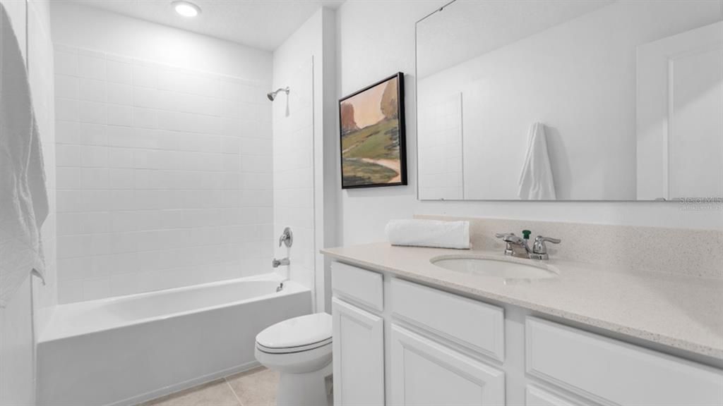 Activo con contrato: $361,990 (4 camas, 2 baños, 1879 Pies cuadrados)