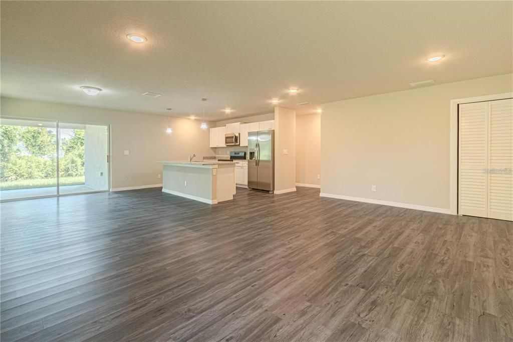 For Rent: $2,250 (4 beds, 2 baths, 1800 Square Feet)