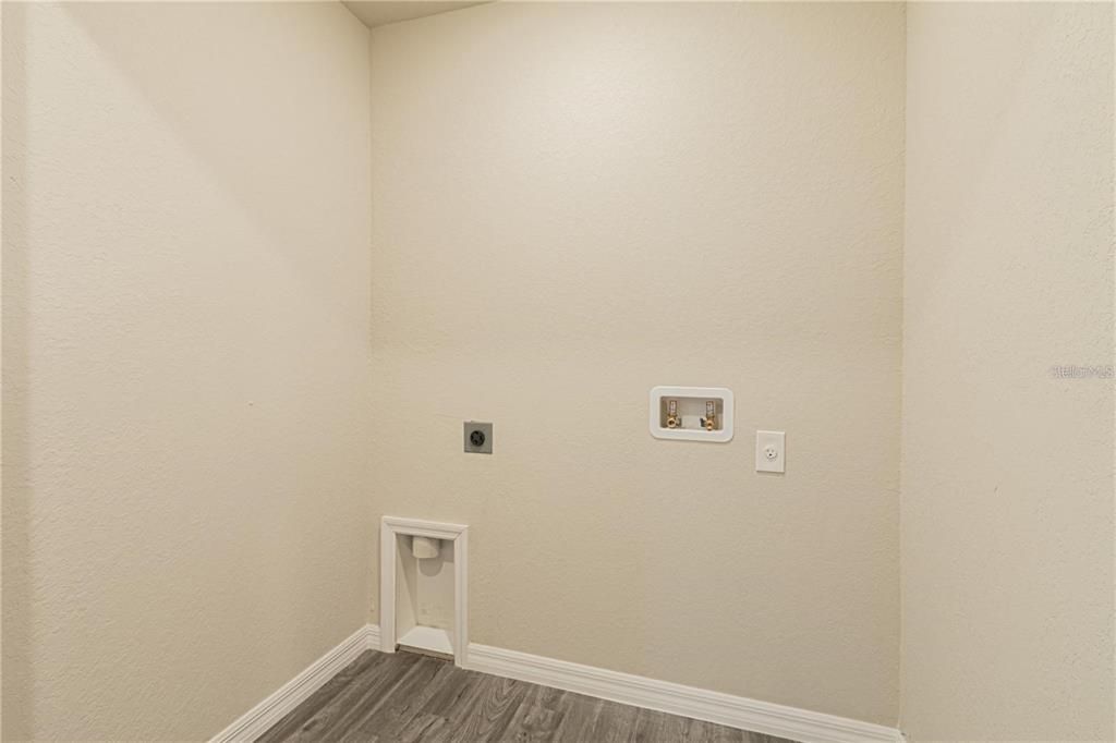 For Rent: $2,250 (4 beds, 2 baths, 1800 Square Feet)